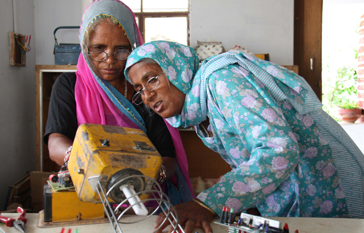 grandmother-solar-engineers-india